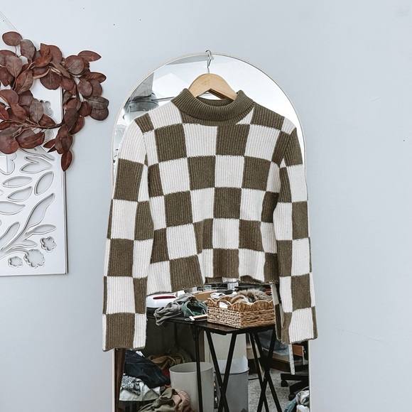 Checkered W. Cashmere Turtleneck Sweater Olive and Cream - Picture 5 of 7